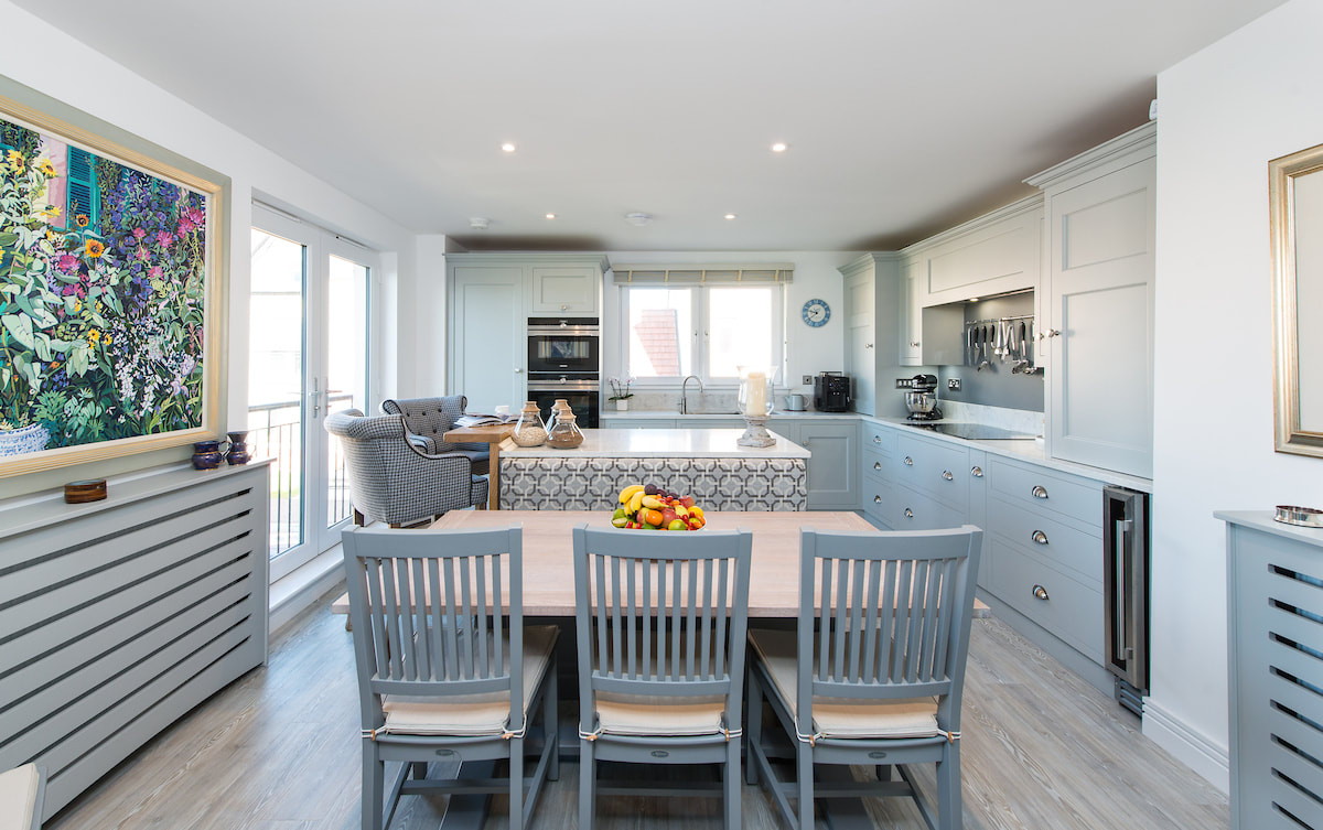 Christopher Howard kitchen design for new build apartment
