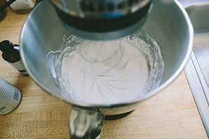 Whisking Cream for White Chocolate Mousse
